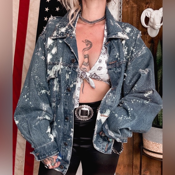 Motley Crüe on vintage Wrangler by TRASHxHAUS - Picture 7 of 9